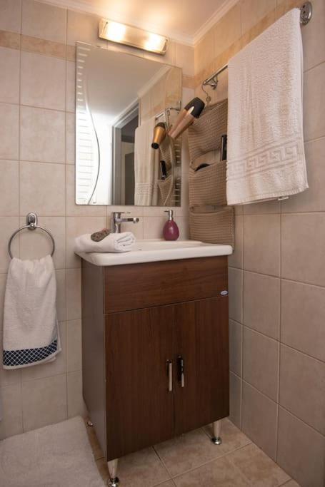 Lovely,Central, Spacious 2-Bedrooms Apartment 피레아스 외부 사진
