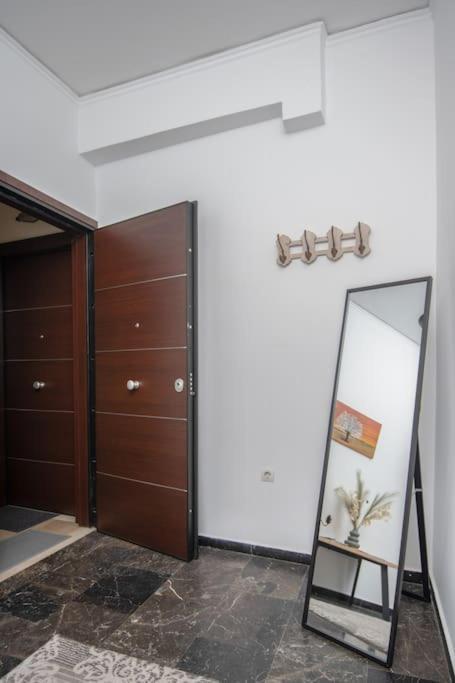 Lovely,Central, Spacious 2-Bedrooms Apartment 피레아스 외부 사진