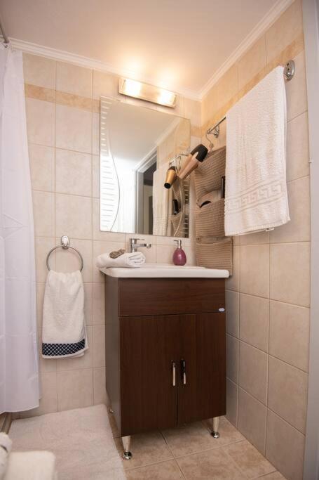 Lovely,Central, Spacious 2-Bedrooms Apartment 피레아스 외부 사진